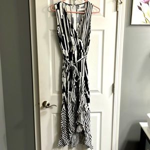 Black and white sleeveless dress